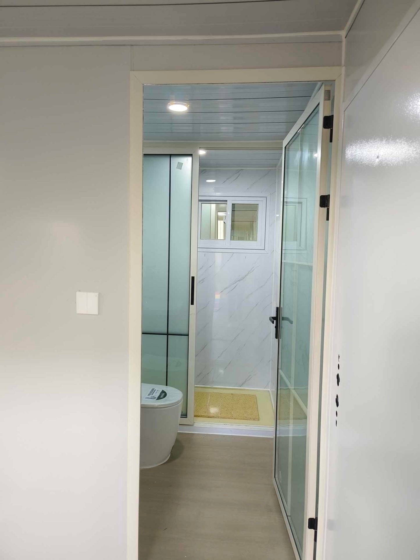 Modern Luxury& Comfortable 20 Feet & 40 Feet House On Wheels Shipping Container Homes Movable Prefabricated Green House